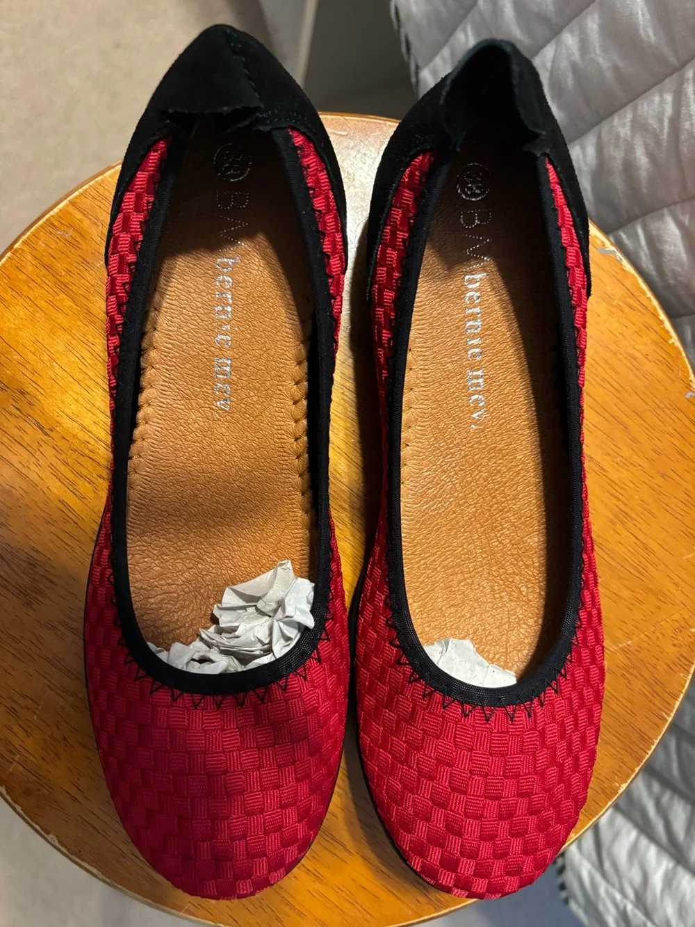 Bernie Mev Hazel Bella Me Black Red Slip On Woven Ballet Flats Size 7.5 / Eur 38